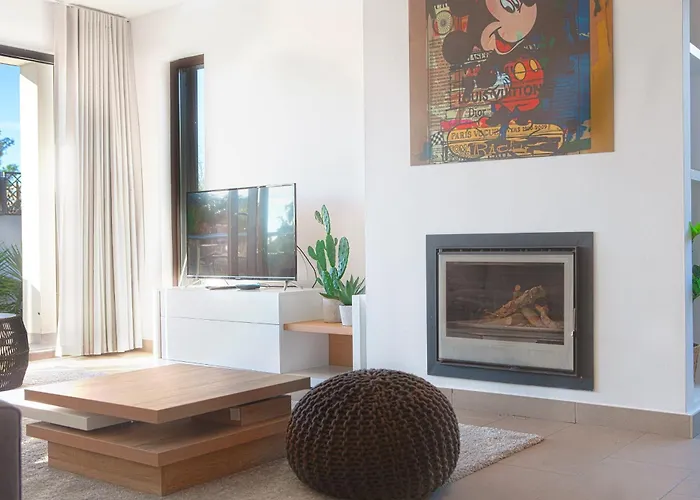 빌라 Modern Close To Costabella 마르베야