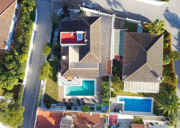 빌라 Modern Close To Costabella *