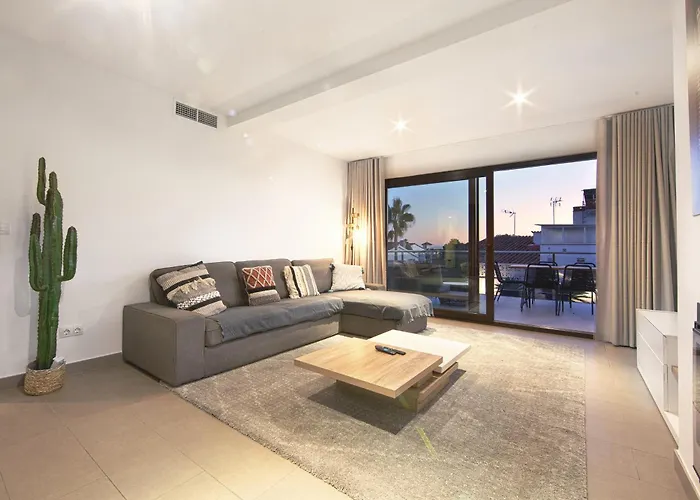 Modern Close To Costabella 빌라 *